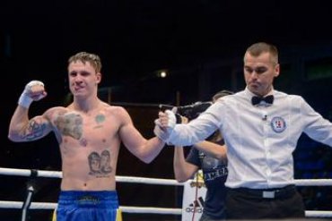 Украинский боксер одержал победу в первом бою на профессиональном ринге