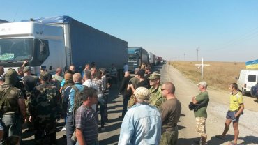 Блокада Крыма: заблокированы сотни фур