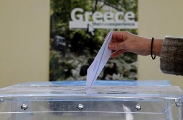 Партия Ципраса выиграла досрочные выборы в Греции
