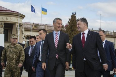 Порошенко признал, что Украина пока не готова вступать в НАТО