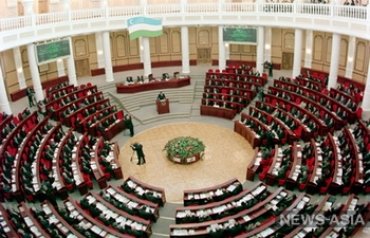 Сегодня парламент Узбекистана выберет временного президента