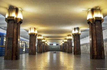 Станция метро «Героев Днепра» треснула пополам