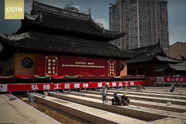 В Китае передвинули буддийский храм весом 2000 тонн