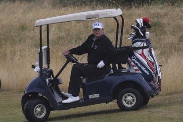 Трамп во время похорон Маккейна отправился играть в гольф