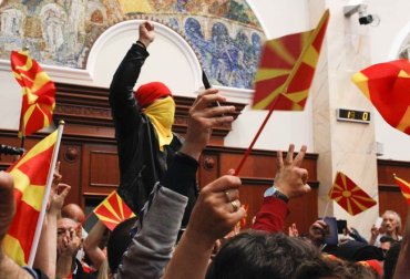 Россия отчаянно пытается сорвать референдум в Македонии