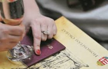 В Закарпатье тайно раздают венгерские паспорта