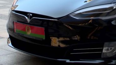 Лукашенко: Электромобиль Tesla мне подарил лично Илон Маск