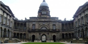 Эдинбургский университет провел антирасистскую конференцию без белых людей
