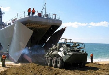 В Крым прибыло военное командование России