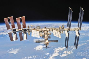 МКС грозит столкновение с американским спутником
