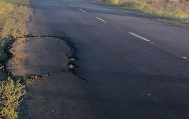 Недавно сделанная дорога «Запорожье – Бердянск» уже начала разрушаться