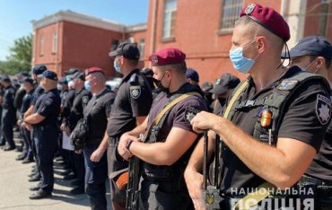 В Умань стягивают полицейских со всей Украины
