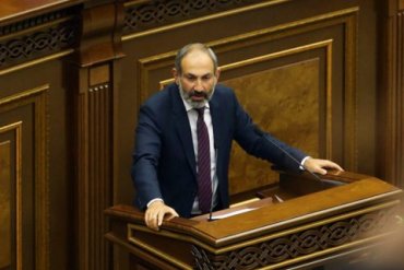 Правительство Армении объявило в стране военное положение