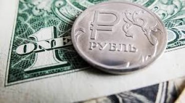 Рубль вошел в тройку самых подешевевших к доллару валют