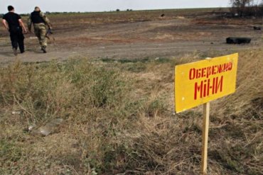 На Донбассе российский офицер подорвался на мине