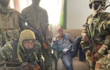 В Гвинее мятежники захватили президента