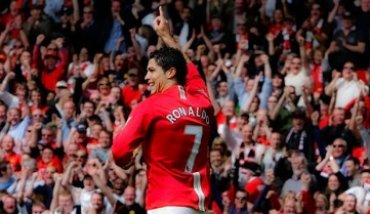 «Манчестер Юнайтед» продал рекордное количество футболок с именем Роналду