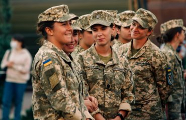 З 1 жовтня на військовозобов’язаних жінок будут діяти  такі ж обмеження, як і на чоловіків.