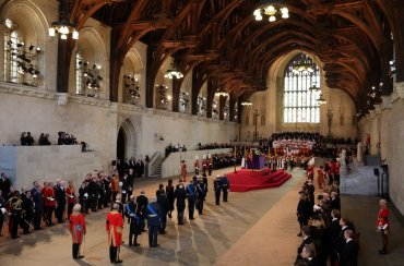 У Лондоні розпочалася церемонія прощання з Єлизаветою II