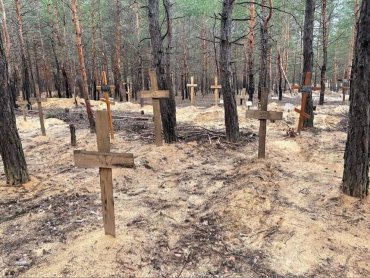 В Ізюмі знайшли масове поховання понад 440 тіл: Зеленський прокоментував
