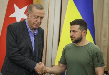 Зеленский поговорил с Эрдоганом после объявлений оккупантов о "референдумах"