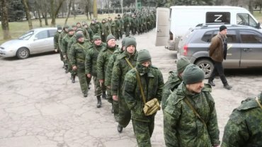 Россия бросила на фронт мобилизованных без подготовки и зеков