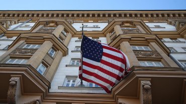 Посольство США в РФ закликало своїх громадян негайно покинути країну
