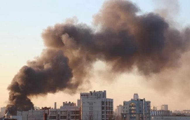 В российском Курске прогремели взрывы: над городом столб дыма