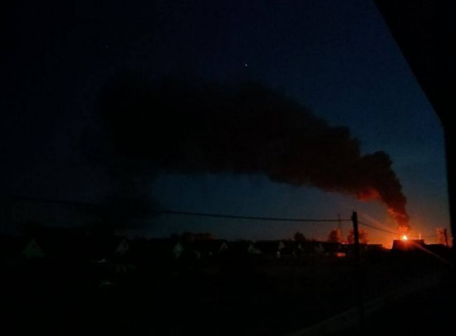 В Брянской области прогремели взрывы: горит подстанция, исчезло электричество