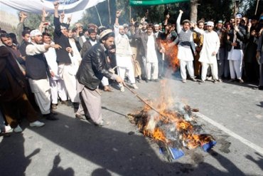 Толпа протестующих мусульман в Пакистане напала на епископа протестантской церкви