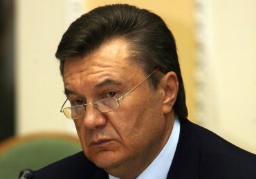 Янукович наградил  Кивалова госпремией