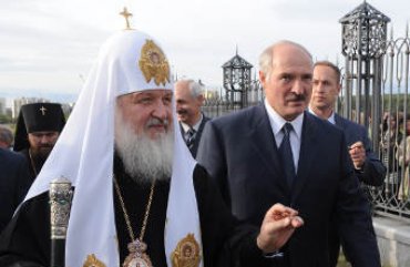 Лукашенко наградил патриарха Кирилла орденом