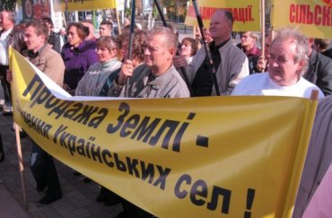 В Донецке фермеры устроили акцию протеста против Партии регионов