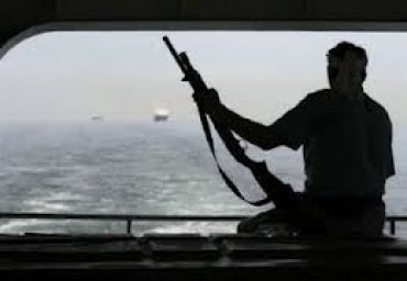 Сомалийские пираты атаковали флагманский корабль НАТО