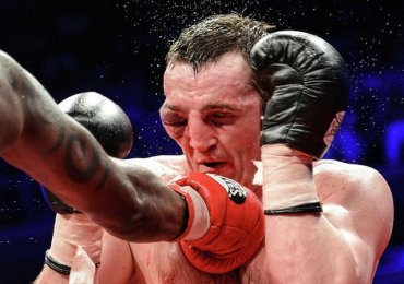 Чемпионский пояс WBA достался нокаутированному российскому боксеру