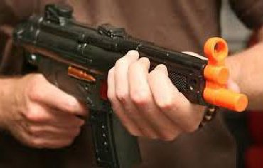 В США помощники шерифа застрелили подростка с игрушечным автоматом