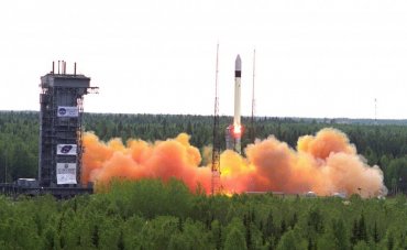 Россия испытывает в космосе маневрирующий военный спутник