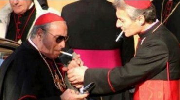 Итальянская газета выяснила, сколько сигарет выкуривают кардиналы в Ватикане