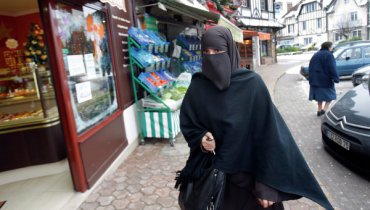 Женщину-мусульманку в никабе выгнали из парижской оперы по требованию актеров