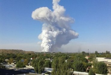 В Донецке горит завод химизделий – горсовет