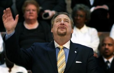 Пастор евангельской церкви в США признался, что страдает «расстройством мозга»
