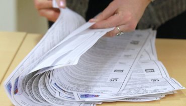 Члены 106 Окружной избирательной комиссии в Луганской области намеренно затягивают процесс подсчета голосов