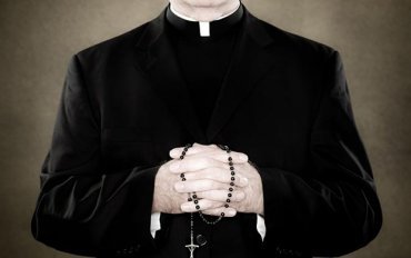 Польский католический священник признался в гомосексуализме и был уволен