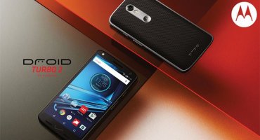 Motorola выпустила смартфон с небьющимся дисплеем