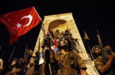 Власти Турции еще на три месяца продлили режим ЧП