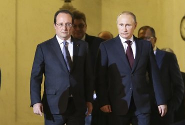 Путин собрался в Париж, но Олланд не хочет его видеть