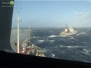 Российский авианосец «Адмирал Кузнецов» постоянно глохнет и перемещается с помощью буксиров