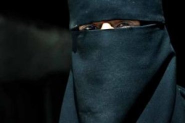 В Германии госслужащим-мусульманкам запретят закрывать лицо