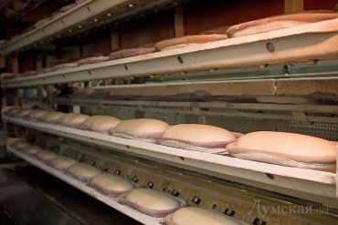 Цена хлеба: суд постановил «разморозить» счета «Одесского каравая»