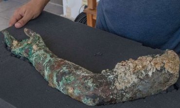 Под водой найден клад IV века и бронзовая рука